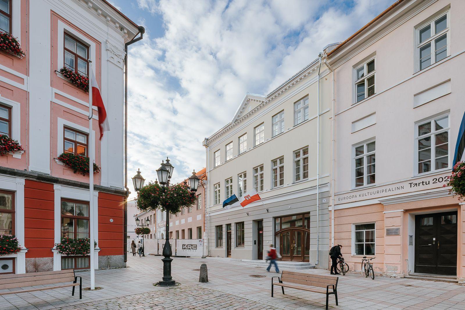 Radhaus elu- ja ärihoone